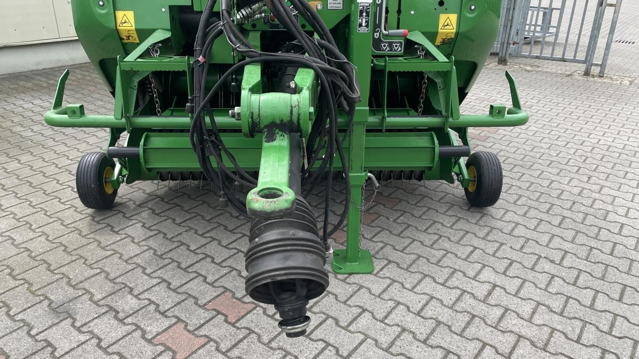 John Deere RUNDBALLENPRESSE F441R - Empacotador de fardos: foto 3 John Deere RUNDBALLENPRESSE F441R - Empacotador de fardos: foto 3