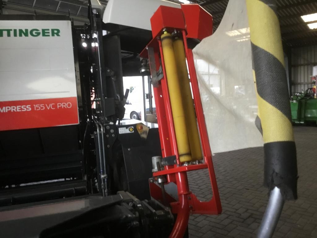 Pöttinger IMPRESS 155 VC PRO - Máquina para produção de feno: foto 4 Pöttinger IMPRESS 155 VC PRO - Máquina para produção de feno: foto 4