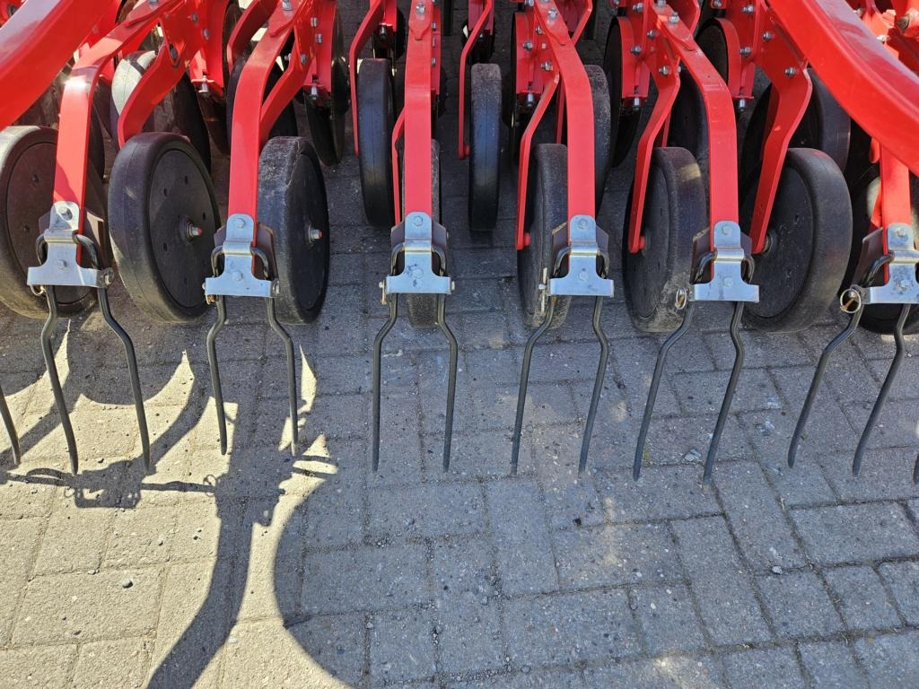 Pöttinger TERRASEM C6 - Semeadora combinada: foto 3 Pöttinger TERRASEM C6 - Semeadora combinada: foto 3