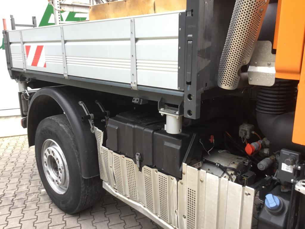 Veículo municipal/ Especial Mercedes-Benz UNIMOG U 527: foto 9