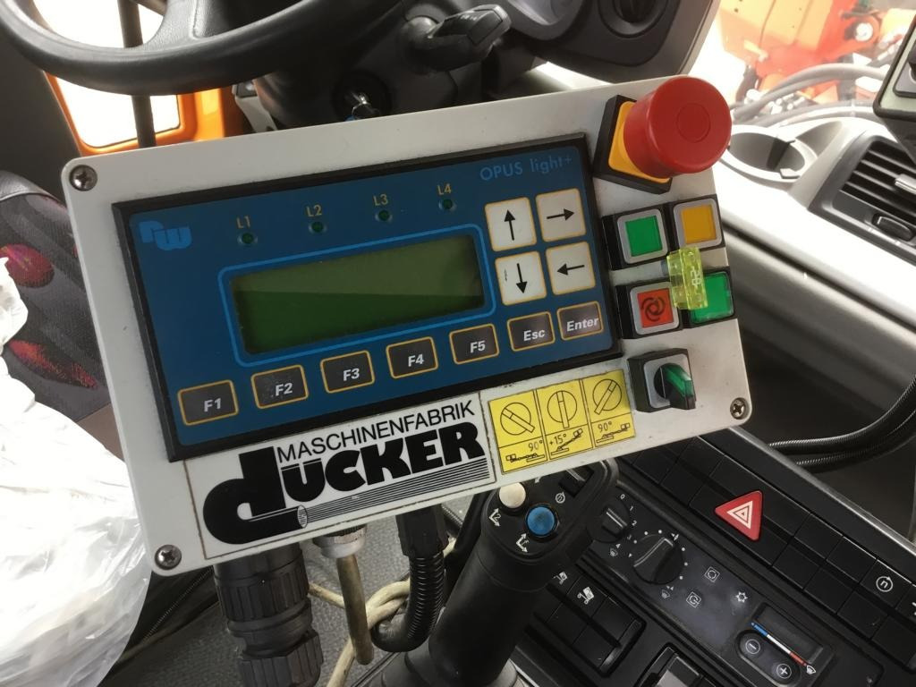 Veículo municipal/ Especial Mercedes-Benz UNIMOG U 527: foto 27