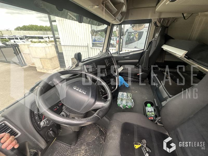 Fotografia de interior 1: Tractor Iveco Stralis