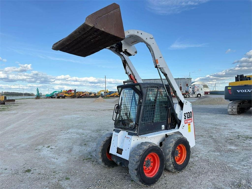 Bobcat S130 - Mini pá carregadora: foto 1 Bobcat S130 - Mini pá carregadora: foto 1