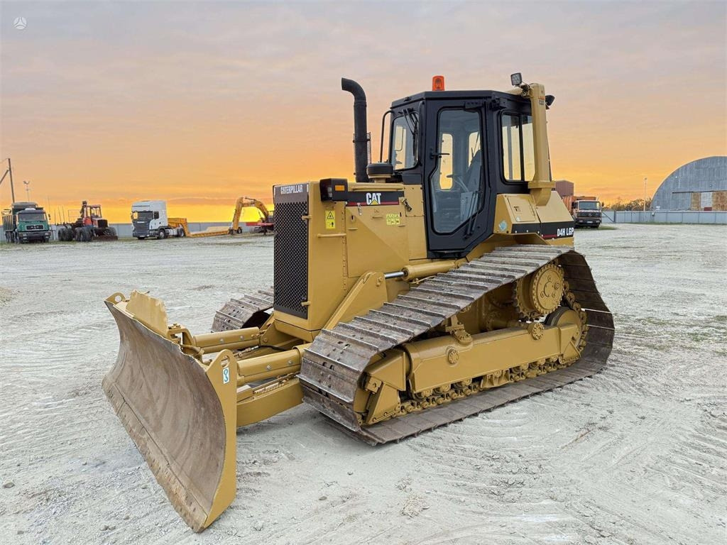 CAT D4H LGP USA MADE - Buldôzer: foto 1 CAT D4H LGP USA MADE - Buldôzer: foto 1