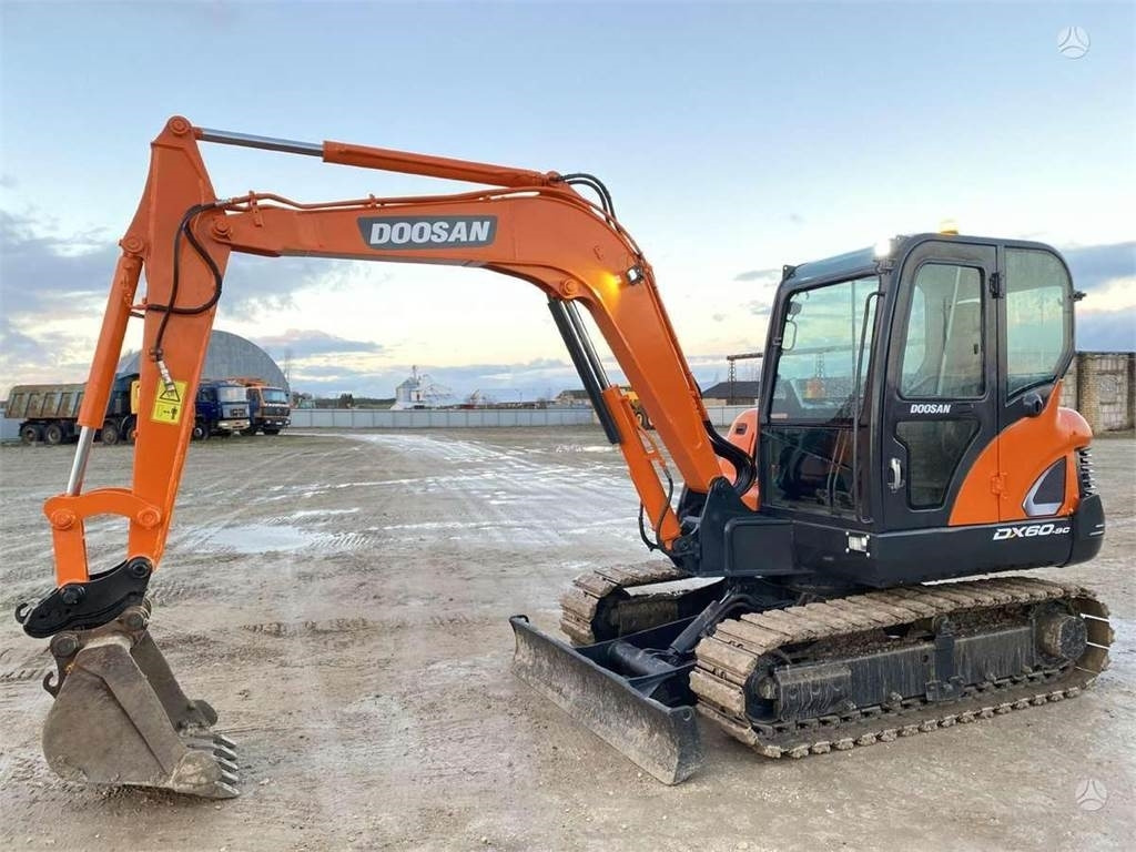 Doosan DX 60 C - Mini escavadeira: foto 1 Doosan DX 60 C - Mini escavadeira: foto 1