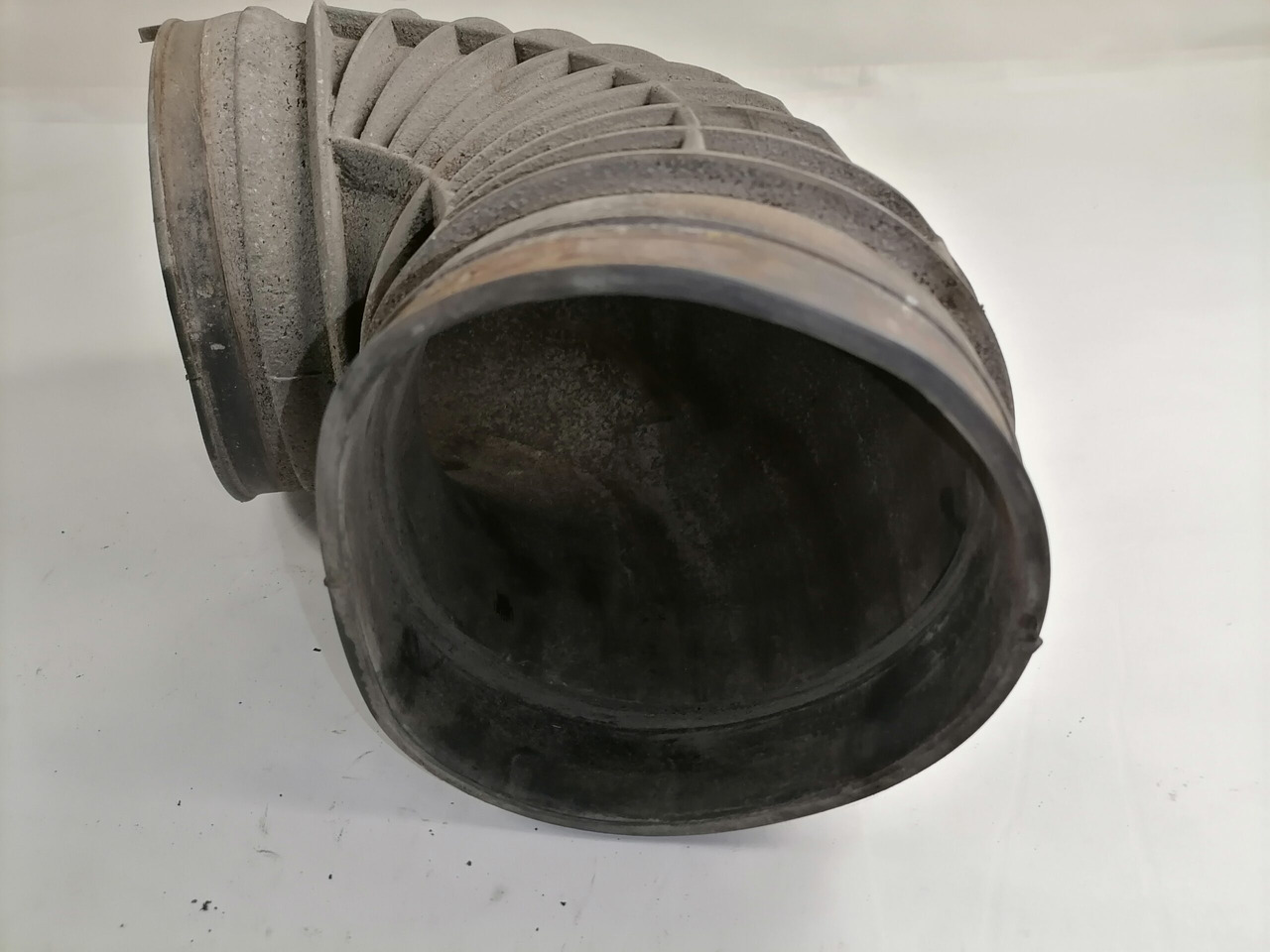 DAF Air intake 1667680 - Sistema de admissão de ar para Camião: foto 2 DAF Air intake 1667680 - Sistema de admissão de ar para Camião: foto 2