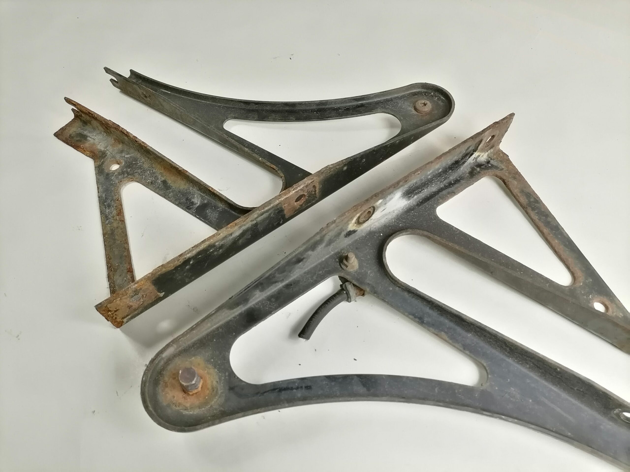 DAF Bracket 1663012 - Estrutura/ Châssis para Camião: foto 3 DAF Bracket 1663012 - Estrutura/ Châssis para Camião: foto 3