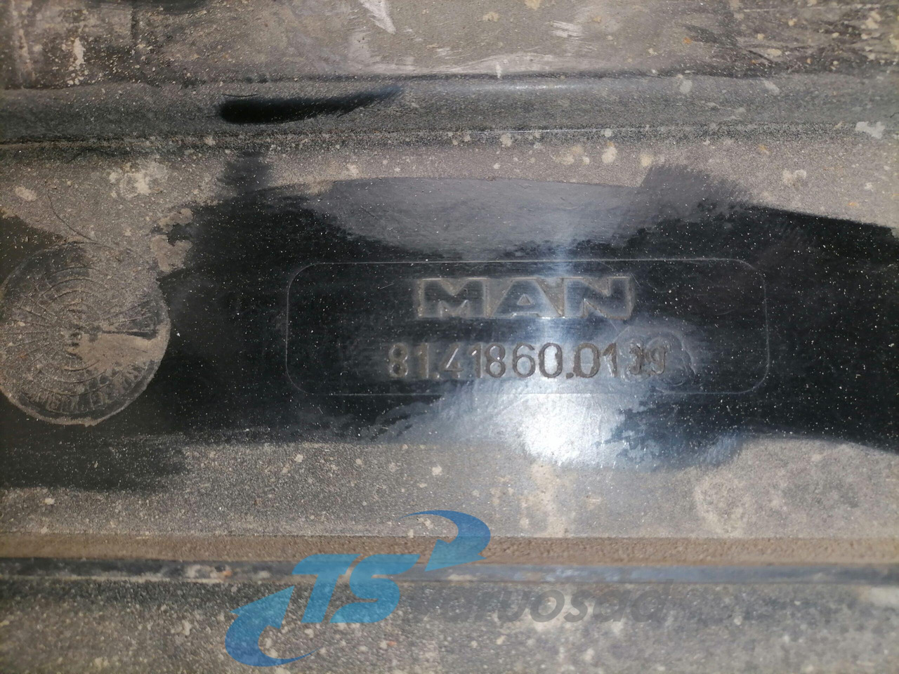 MAN Battery cover 81418600139 - Bateria automotiva para Camião: foto 4 MAN Battery cover 81418600139 - Bateria automotiva para Camião: foto 4