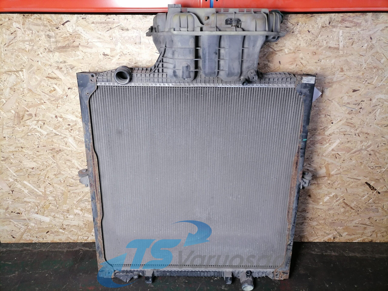 MAN Cooling radiator 81061016477 - Radiador para Camião: foto 1 MAN Cooling radiator 81061016477 - Radiador para Camião: foto 1