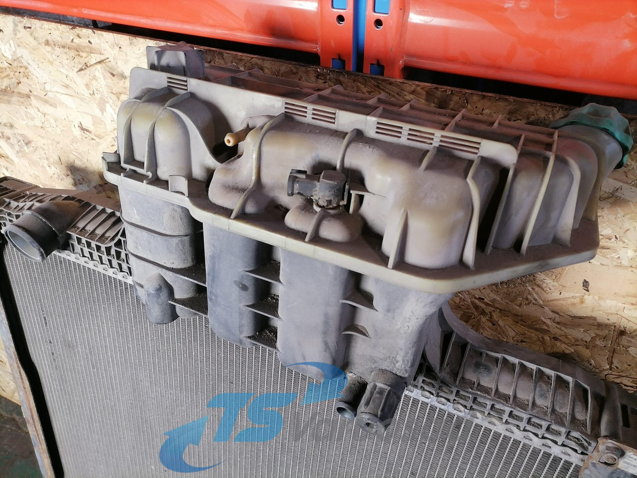 MAN Cooling radiator 81061016477 - Radiador para Camião: foto 4 MAN Cooling radiator 81061016477 - Radiador para Camião: foto 4