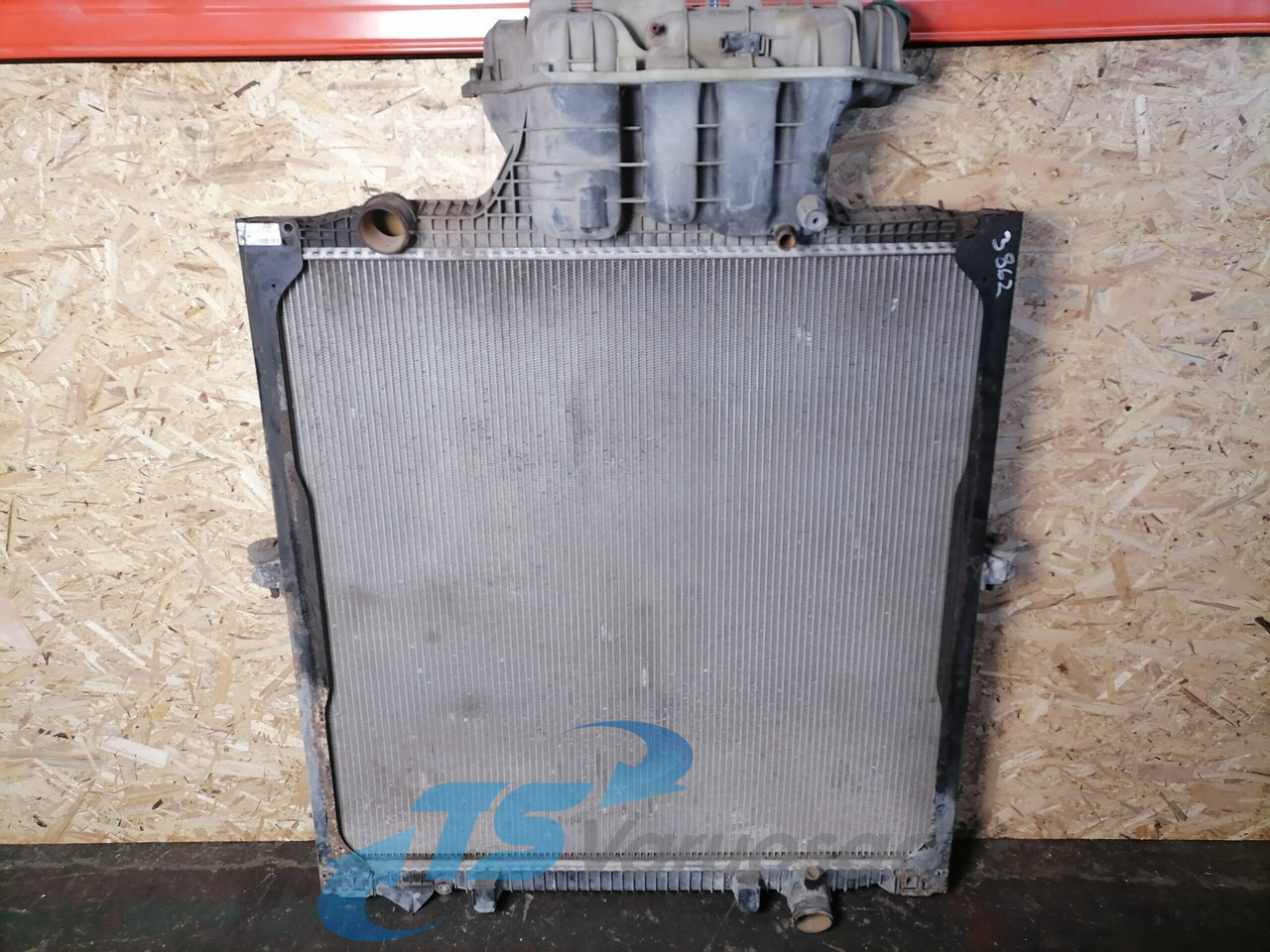 MAN Cooling radiator 81061016512 - Radiador para Camião: foto 1 MAN Cooling radiator 81061016512 - Radiador para Camião: foto 1
