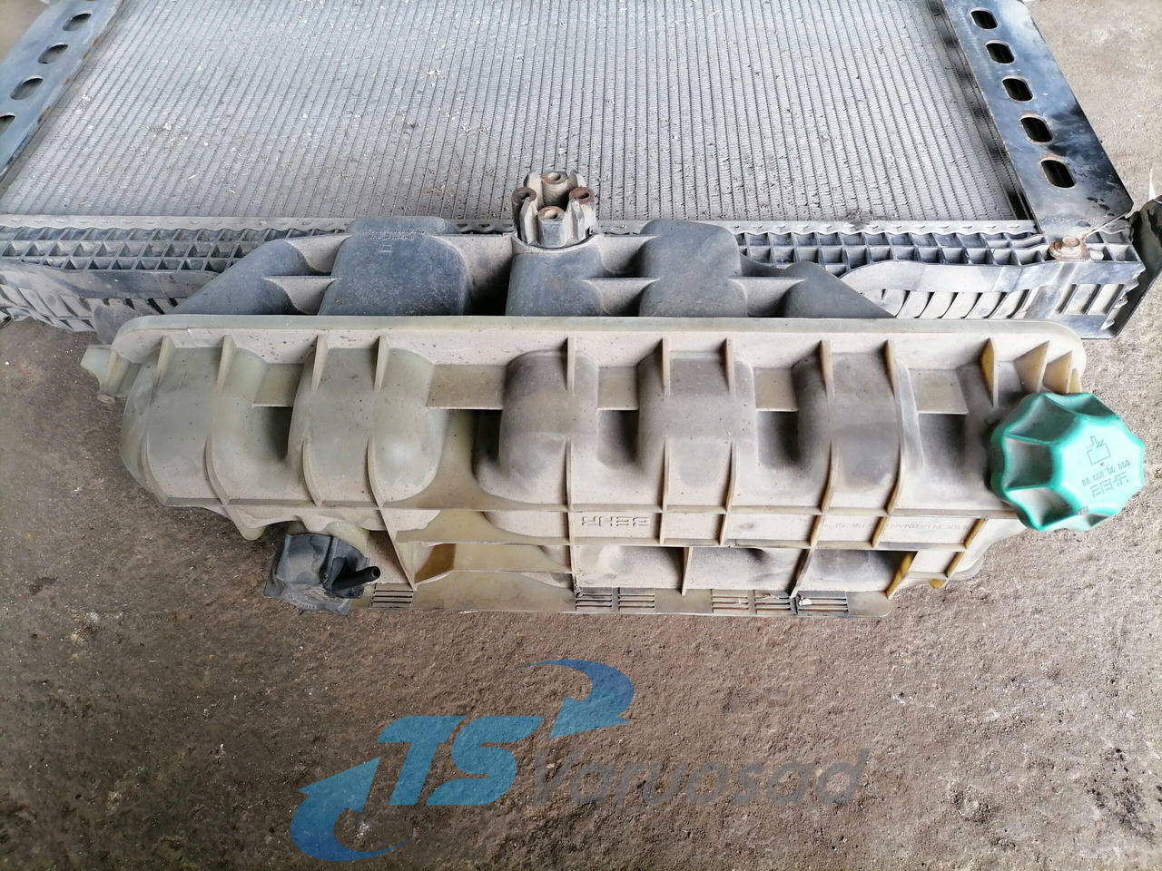 MAN Cooling radiator 81061016512 - Radiador para Camião: foto 5 MAN Cooling radiator 81061016512 - Radiador para Camião: foto 5