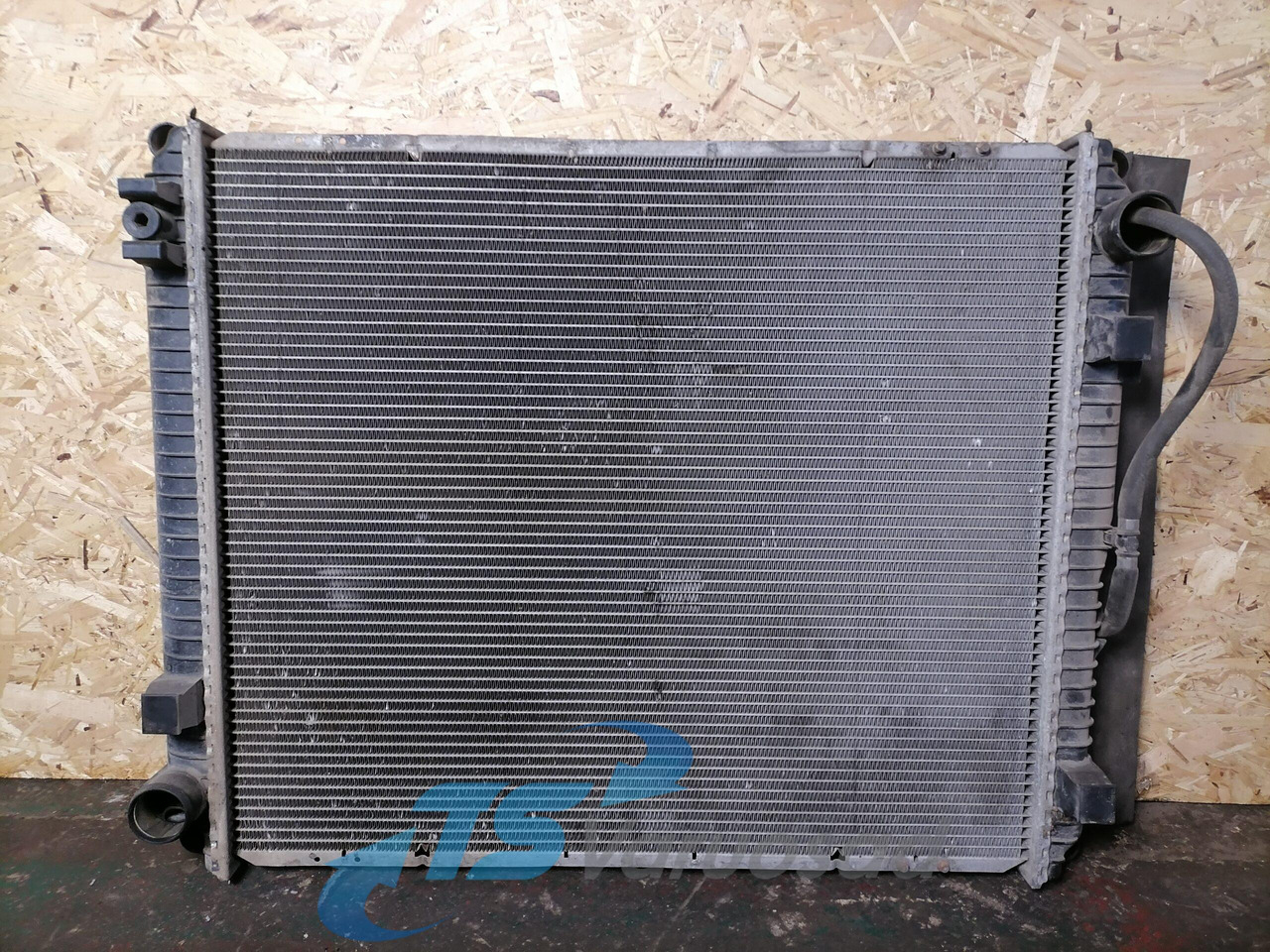 MAN Cooling radiator 8106116493 - Radiador para Camião: foto 1 MAN Cooling radiator 8106116493 - Radiador para Camião: foto 1