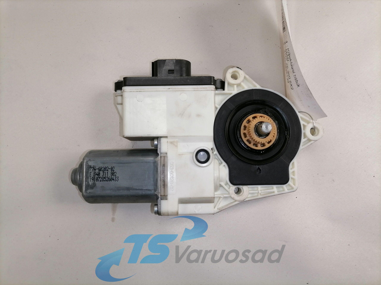 MAN Glass lift 81286016138 - Vidro e peças para Camião: foto 4 MAN Glass lift 81286016138 - Vidro e peças para Camião: foto 4