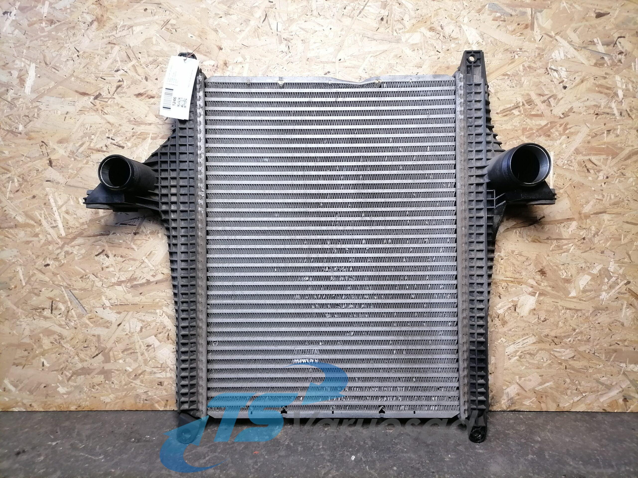 MAN Intercooler radiator 81061006556 - Intercooler para Camião: foto 1 MAN Intercooler radiator 81061006556 - Intercooler para Camião: foto 1