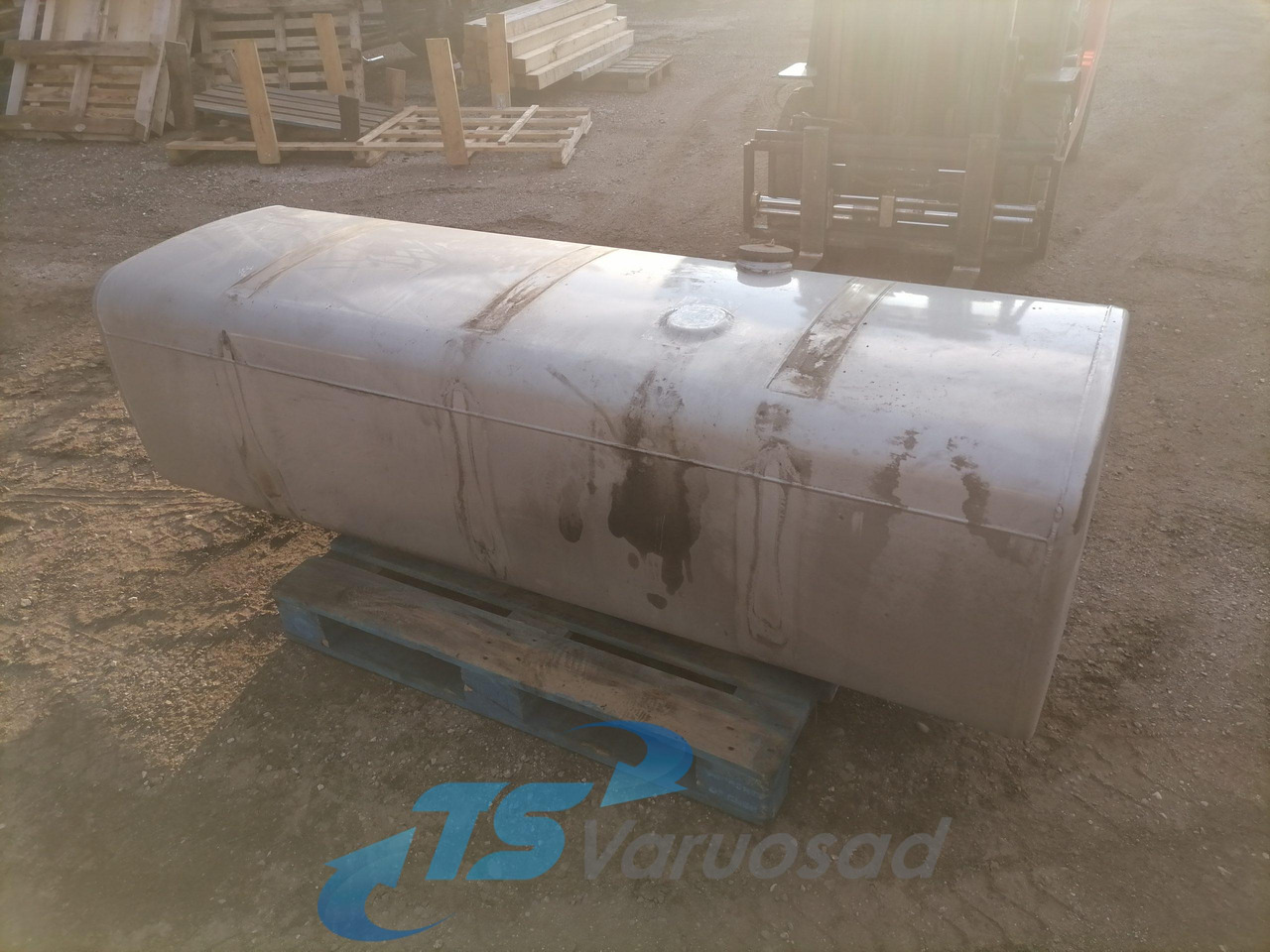 MAN Kütusepaak 800L 81122015598 - Tanque de combustível para Camião: foto 2 MAN Kütusepaak 800L 81122015598 - Tanque de combustível para Camião: foto 2