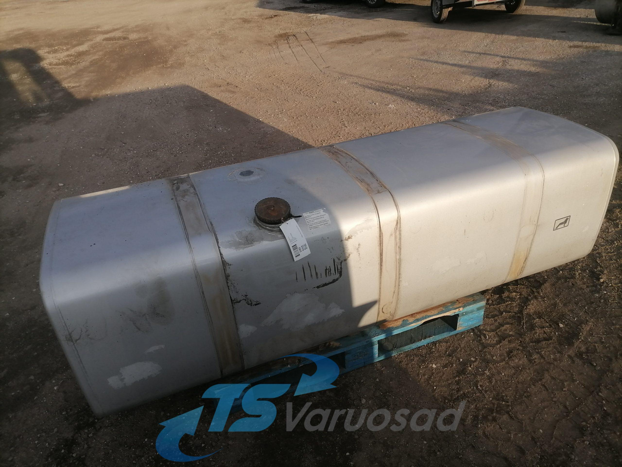 MAN Kütusepaak 800L 81122015598 - Tanque de combustível para Camião: foto 1 MAN Kütusepaak 800L 81122015598 - Tanque de combustível para Camião: foto 1