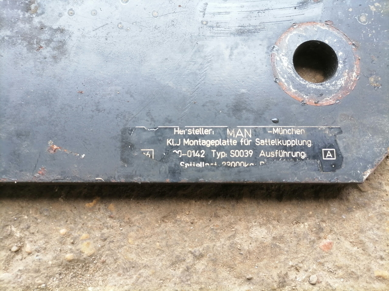 MAN Saddle plate 81427150036 - Quinta-roda para Camião: foto 4 MAN Saddle plate 81427150036 - Quinta-roda para Camião: foto 4