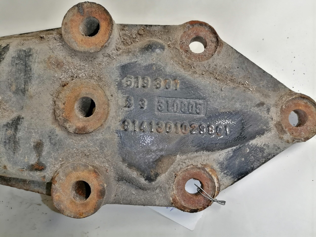 MAN Spring shackle 8141301029801 - Suspensão para Camião: foto 2 MAN Spring shackle 8141301029801 - Suspensão para Camião: foto 2