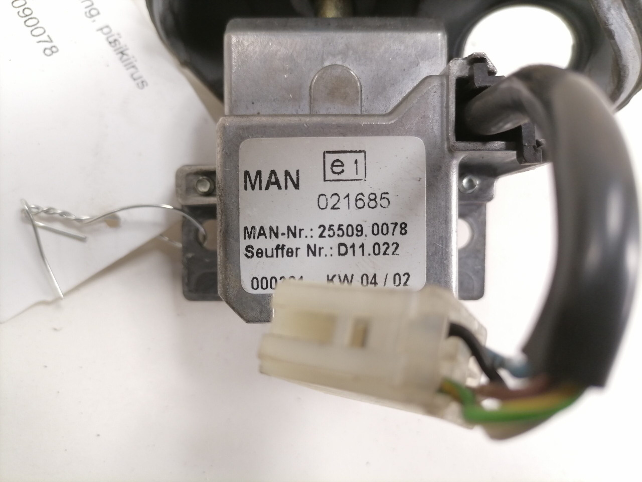 MAN Switch, cruise control 255090078 - Sistema elétrico para Camião: foto 3 MAN Switch, cruise control 255090078 - Sistema elétrico para Camião: foto 3