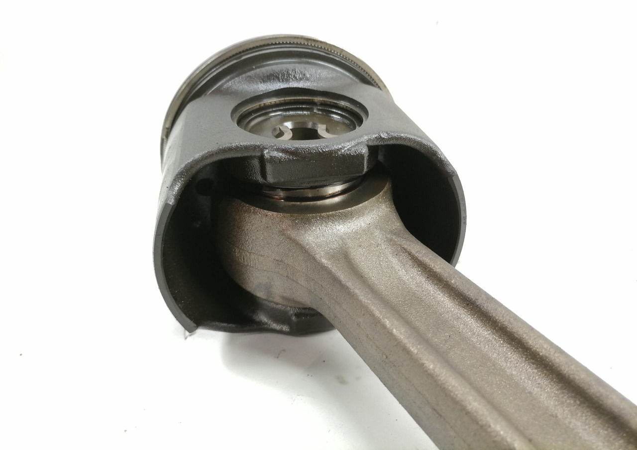 Mercedes-Benz Connecting rod + piston A4710371601 - Piston/ Anel/ Buch para Camião: foto 3 Mercedes-Benz Connecting rod + piston A4710371601 - Piston/ Anel/ Buch para Camião: foto 3