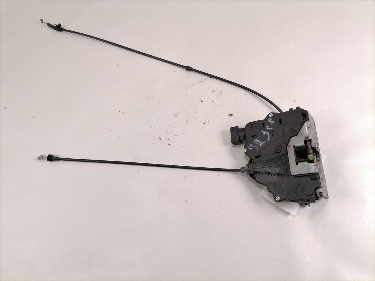 Mercedes-Benz Door lock A9607230101 - Porta e peças para Camião: foto 3 Mercedes-Benz Door lock A9607230101 - Porta e peças para Camião: foto 3