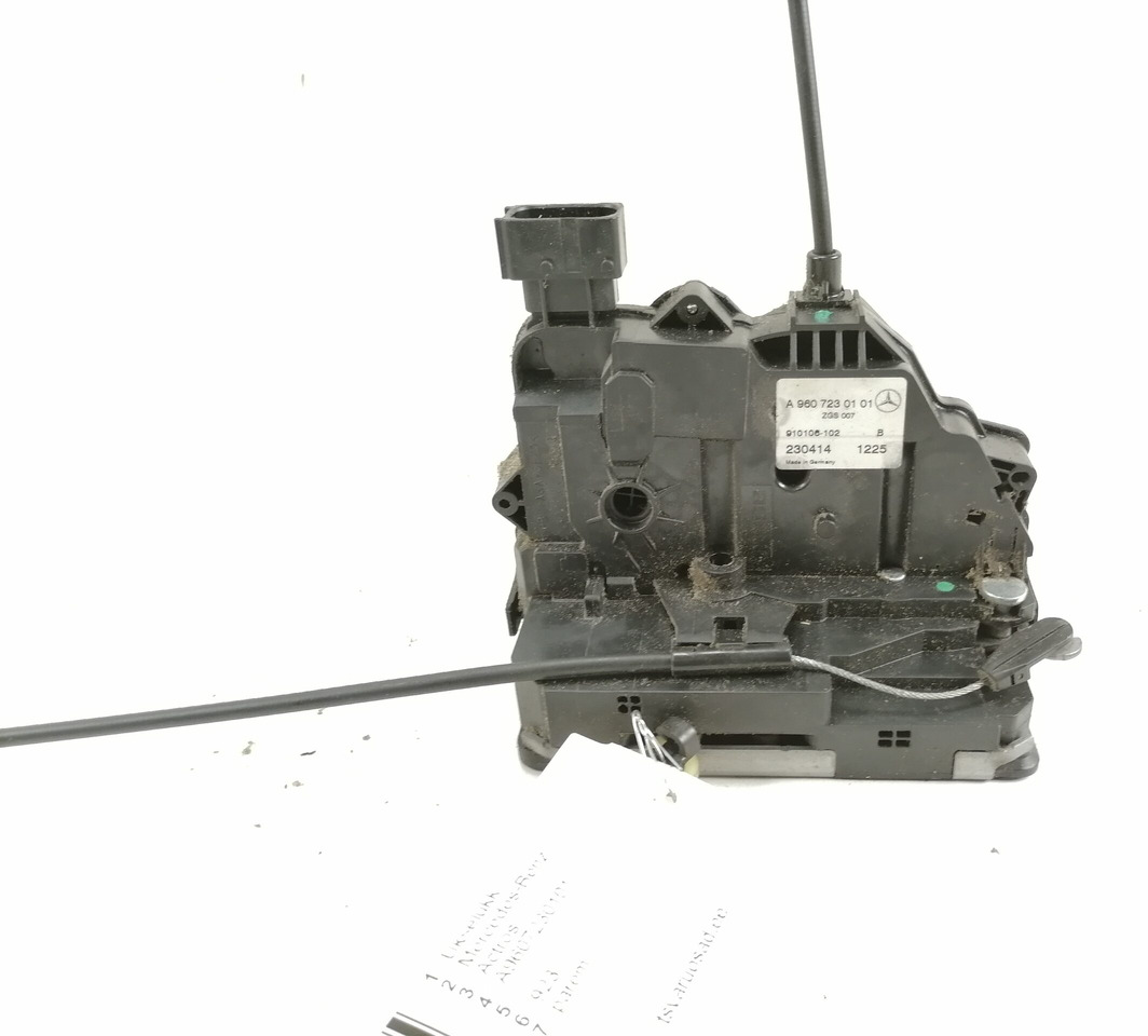 Mercedes-Benz Door lock A9607230101 - Porta e peças para Camião: foto 2 Mercedes-Benz Door lock A9607230101 - Porta e peças para Camião: foto 2