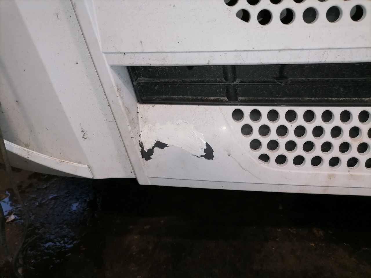 Mercedes-Benz Iluvõre A9607500409 - Grade radiador para Camião: foto 2 Mercedes-Benz Iluvõre A9607500409 - Grade radiador para Camião: foto 2