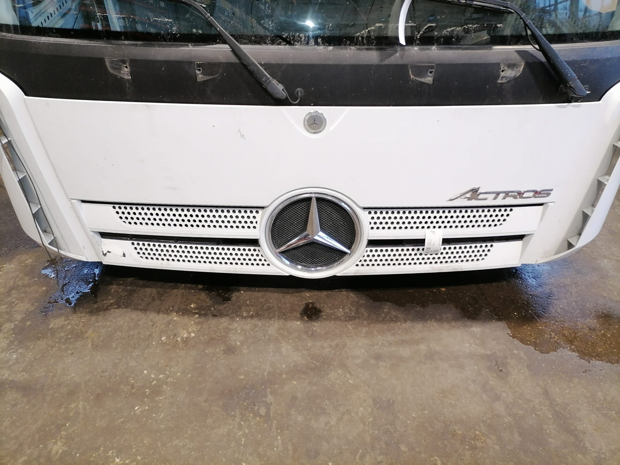 Mercedes-Benz Iluvõre A9607500409 - Grade radiador para Camião: foto 1 Mercedes-Benz Iluvõre A9607500409 - Grade radiador para Camião: foto 1