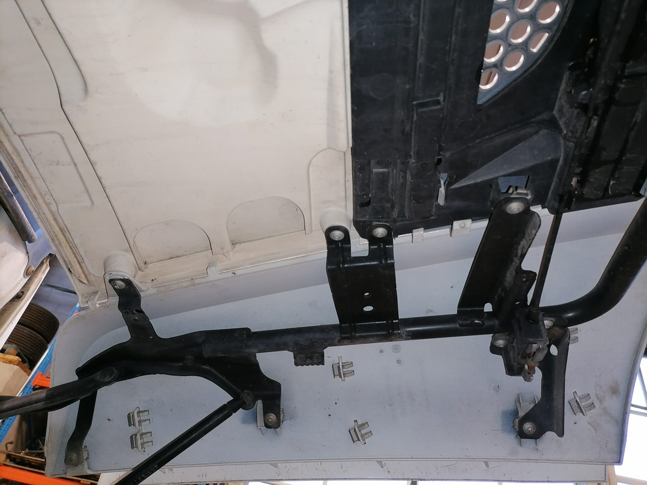 Mercedes-Benz Iluvõre A9607500409 - Grade radiador para Camião: foto 4 Mercedes-Benz Iluvõre A9607500409 - Grade radiador para Camião: foto 4