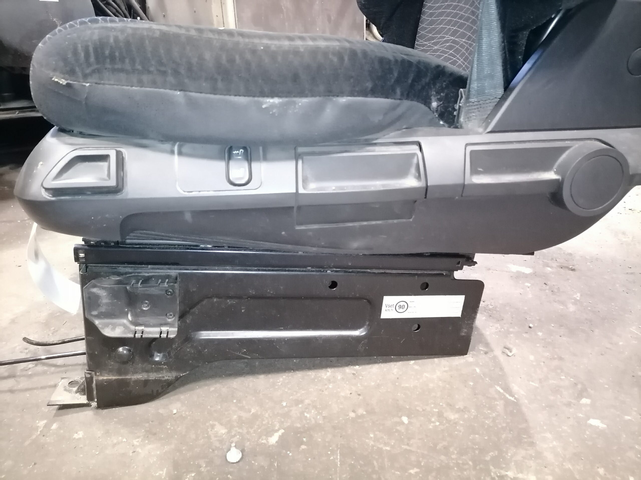Mercedes-Benz Juhiiste A9609107501 - Banco para Camião: foto 4 Mercedes-Benz Juhiiste A9609107501 - Banco para Camião: foto 4