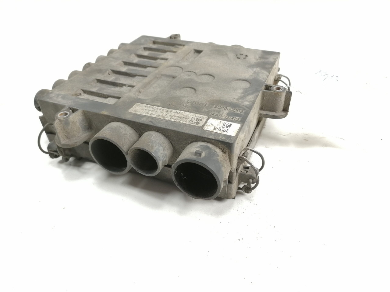 Mercedes-Benz Juhtmestiku harukarp A9605460440 - Fusível para Camião: foto 2 Mercedes-Benz Juhtmestiku harukarp A9605460440 - Fusível para Camião: foto 2