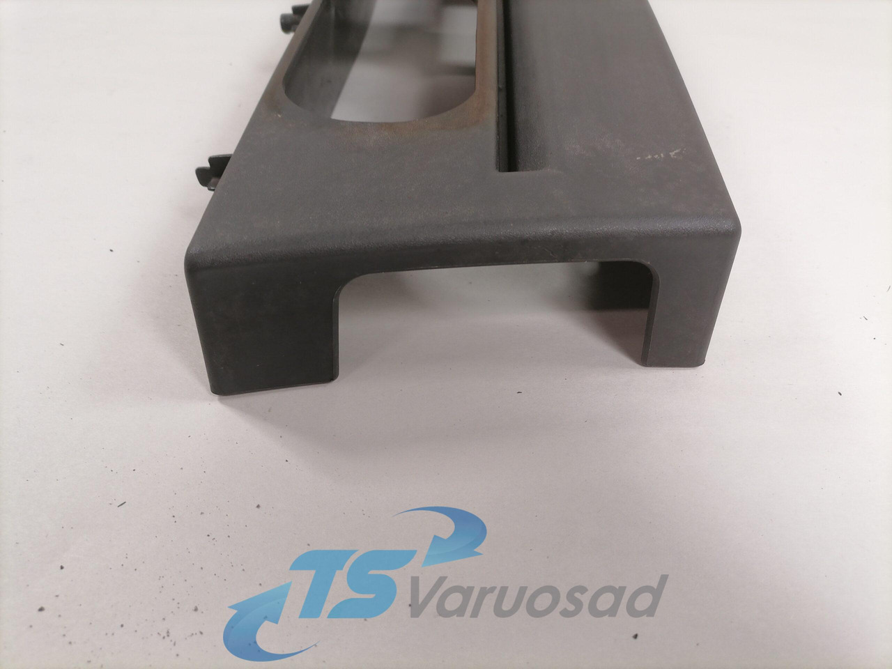 Scania Astmelaua plastik kate, keskmine parem 1501343 - Estribo para Camião: foto 3 Scania Astmelaua plastik kate, keskmine parem 1501343 - Estribo para Camião: foto 3
