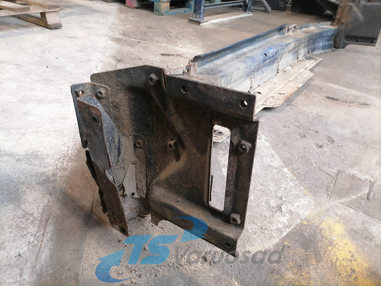 Scania Bumper 1731206 - Para-choque para Camião: foto 3 Scania Bumper 1731206 - Para-choque para Camião: foto 3