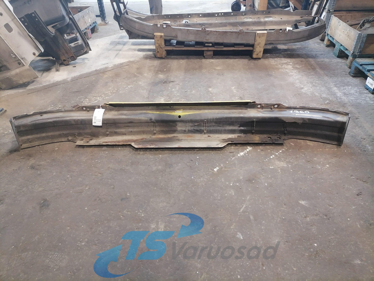 Scania Bumper 1763296 - Para-choque para Camião: foto 2 Scania Bumper 1763296 - Para-choque para Camião: foto 2