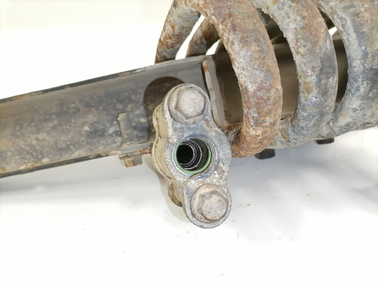 Scania Compressor air pipe 1747246 - Compressor, sistema de ar comprimido para Camião: foto 5 Scania Compressor air pipe 1747246 - Compressor, sistema de ar comprimido para Camião: foto 5