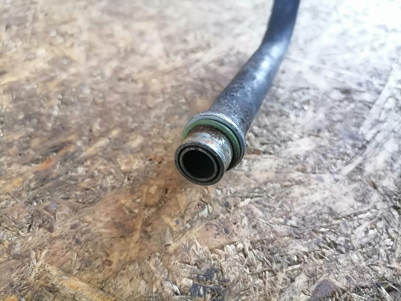 Scania Compressor air pipe 1863947 - Compressor, sistema de ar comprimido para Camião: foto 2 Scania Compressor air pipe 1863947 - Compressor, sistema de ar comprimido para Camião: foto 2