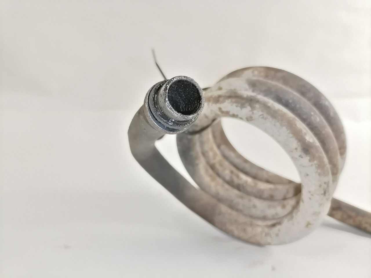 Scania Compressor air pipe 1933077 - Compressor, sistema de ar comprimido para Camião: foto 3 Scania Compressor air pipe 1933077 - Compressor, sistema de ar comprimido para Camião: foto 3