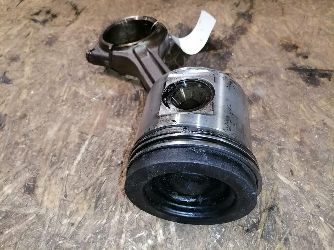 Scania Connecting rod + piston 1798596 - Piston/ Anel/ Buch para Camião: foto 5 Scania Connecting rod + piston 1798596 - Piston/ Anel/ Buch para Camião: foto 5