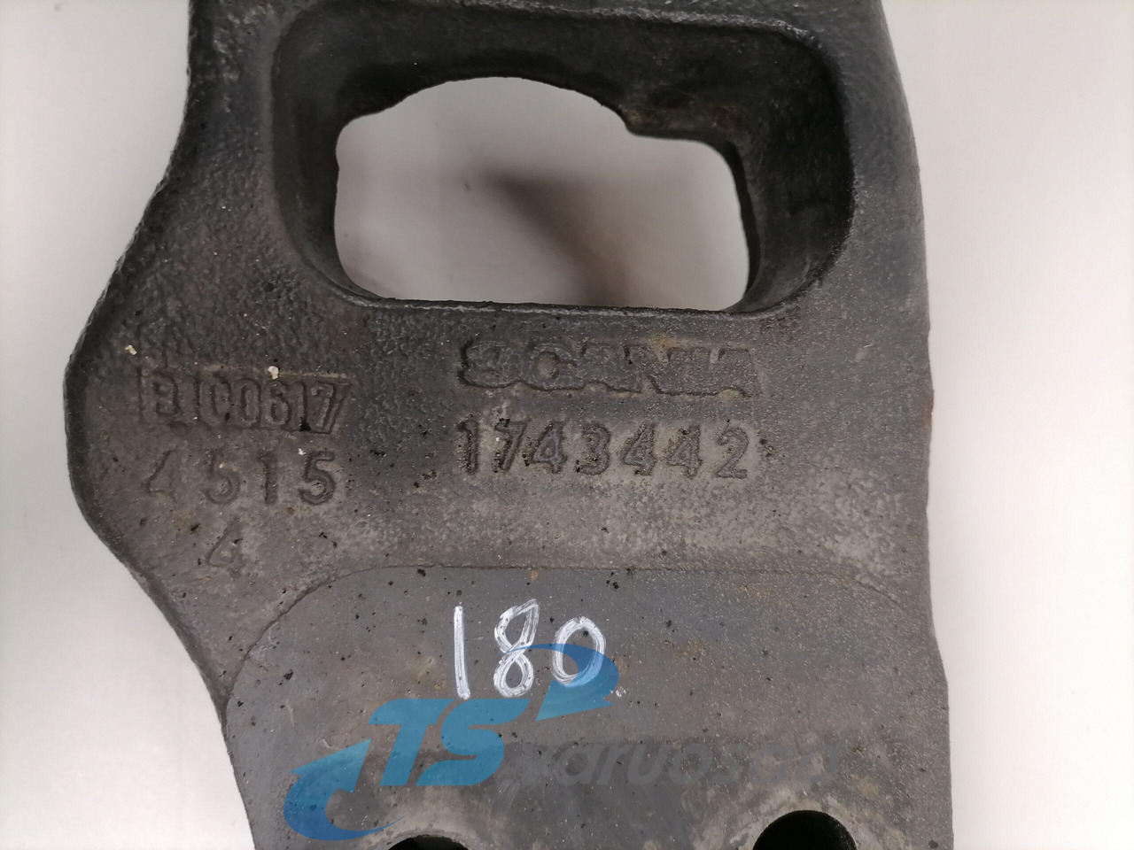 Scania Gearbox bracket 1743442 - Caixas de velocidade e peças para Camião: foto 2 Scania Gearbox bracket 1743442 - Caixas de velocidade e peças para Camião: foto 2