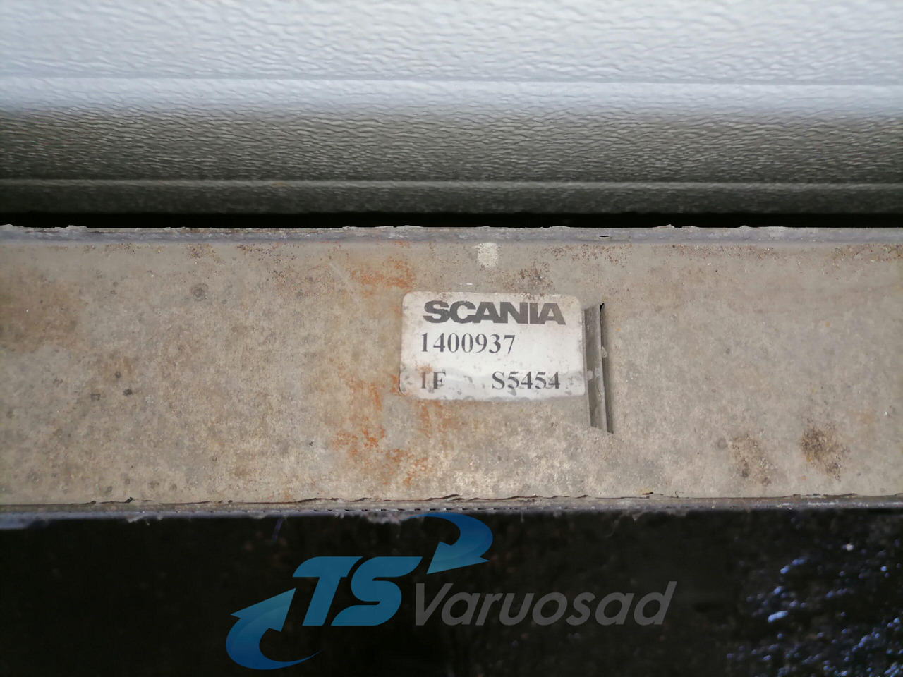 Scania Intercooler radiator 1400937 - Intercooler para Camião: foto 4 Scania Intercooler radiator 1400937 - Intercooler para Camião: foto 4