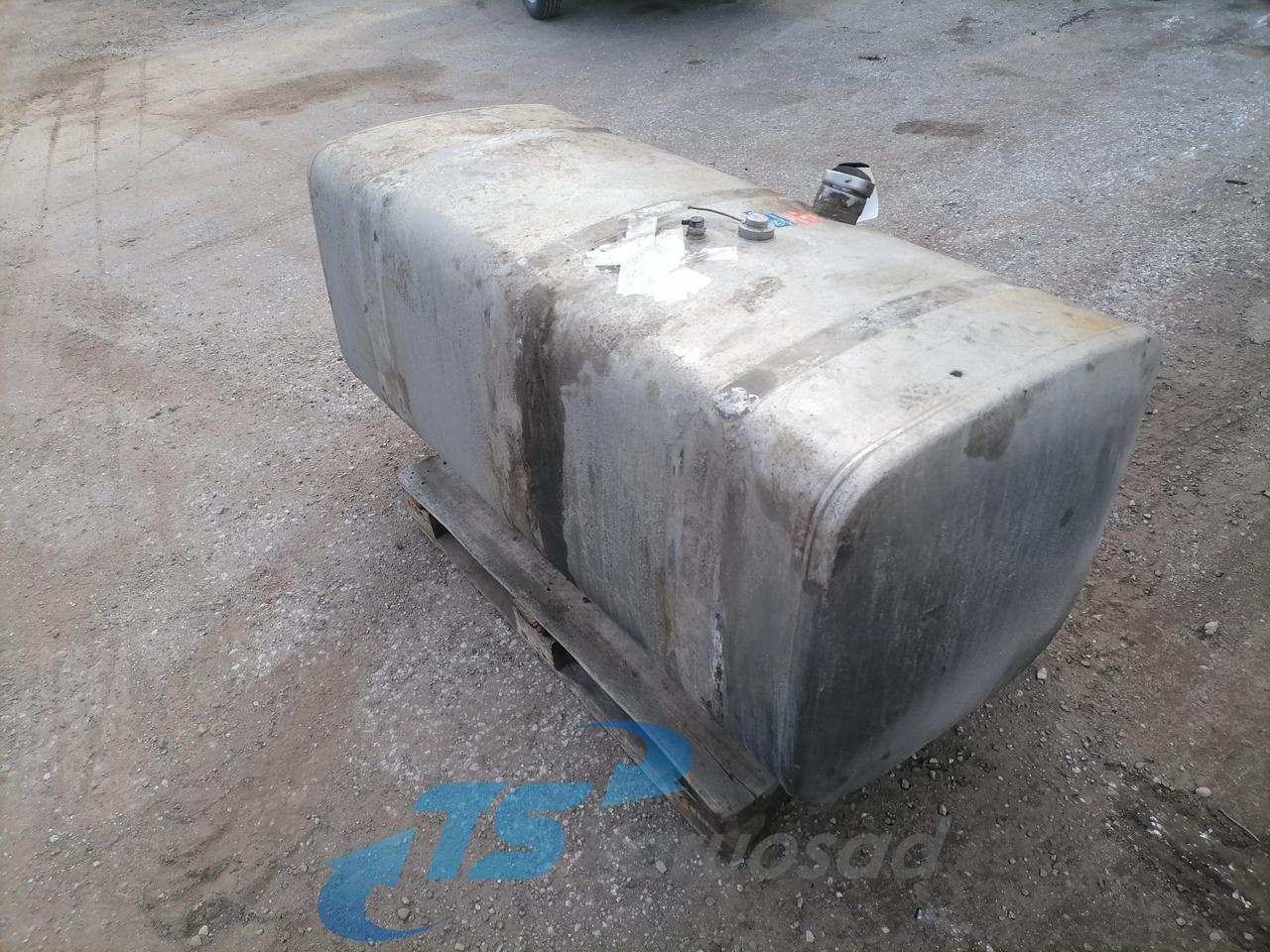 Scania Kütusepaak 700L 1517309 - Tanque de combustível para Camião: foto 2 Scania Kütusepaak 700L 1517309 - Tanque de combustível para Camião: foto 2