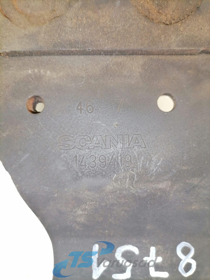 Scania Muffler carrier 1439419 - Silenciador para Camião: foto 4 Scania Muffler carrier 1439419 - Silenciador para Camião: foto 4