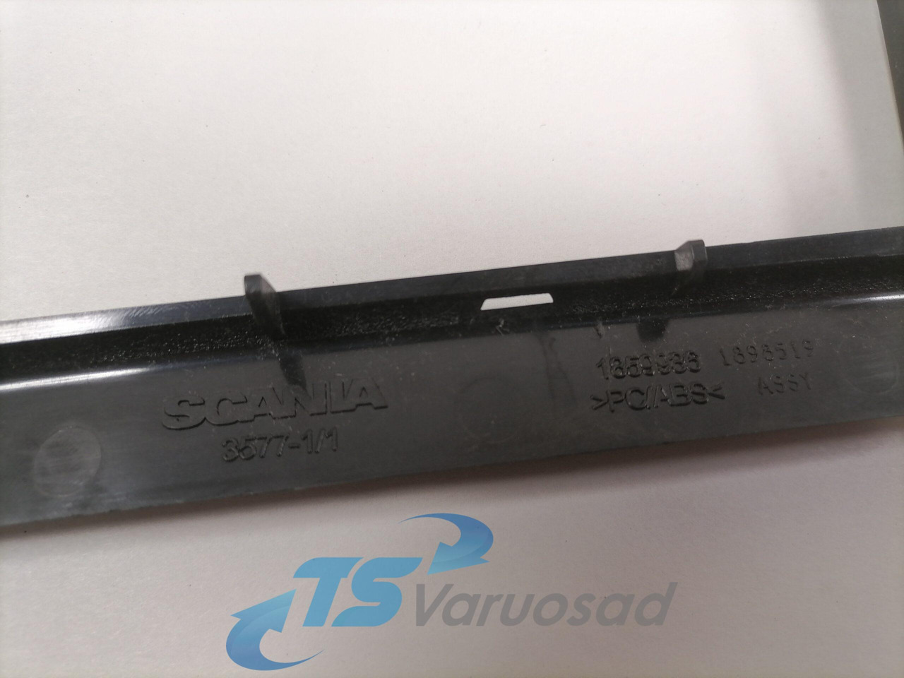 Scania Plastic cover 1859936 - Peça universal para Camião: foto 3 Scania Plastic cover 1859936 - Peça universal para Camião: foto 3