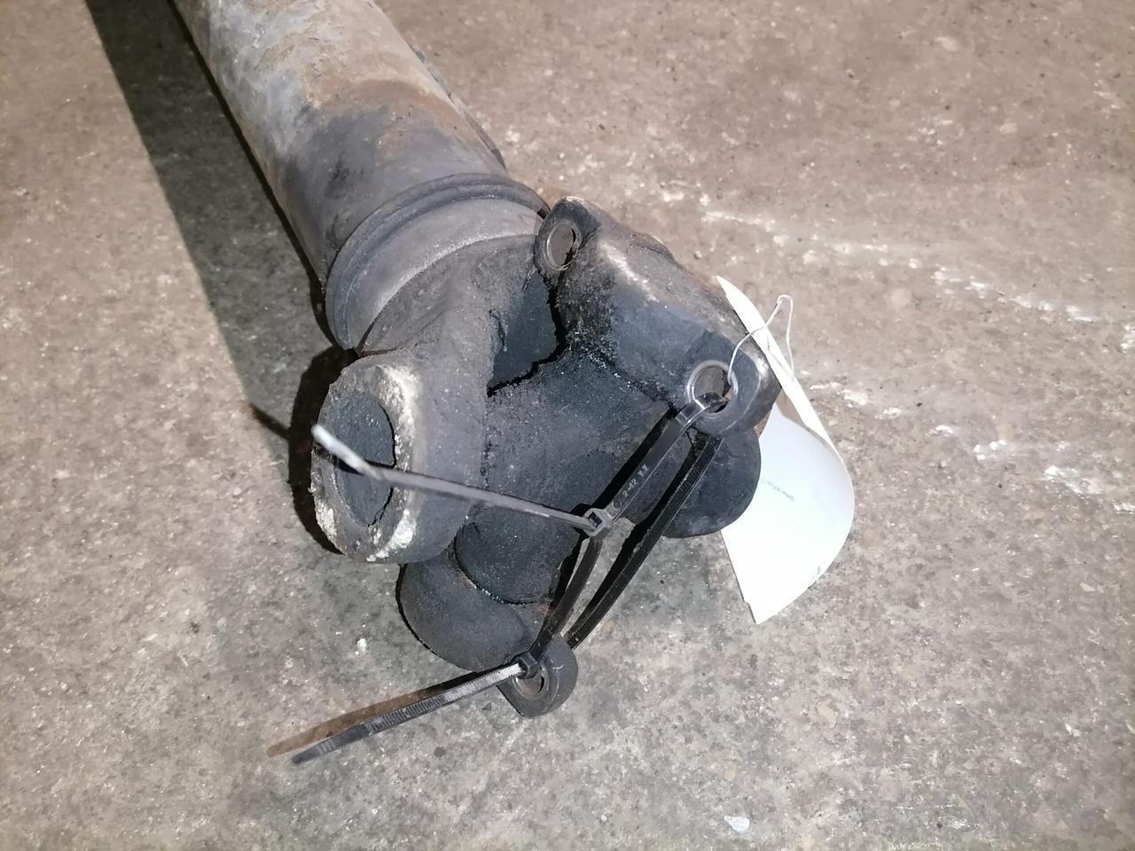 Scania Propeller shaft 1758265 - Veio de transmissão para Camião: foto 4 Scania Propeller shaft 1758265 - Veio de transmissão para Camião: foto 4