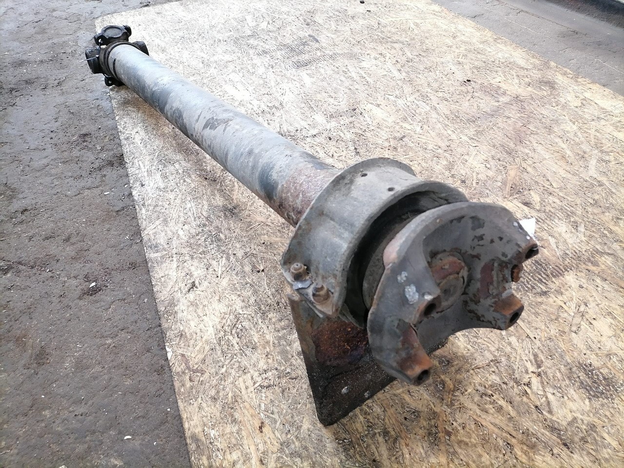 Scania Propeller shaft 1758402 - Veio de transmissão para Camião: foto 2 Scania Propeller shaft 1758402 - Veio de transmissão para Camião: foto 2