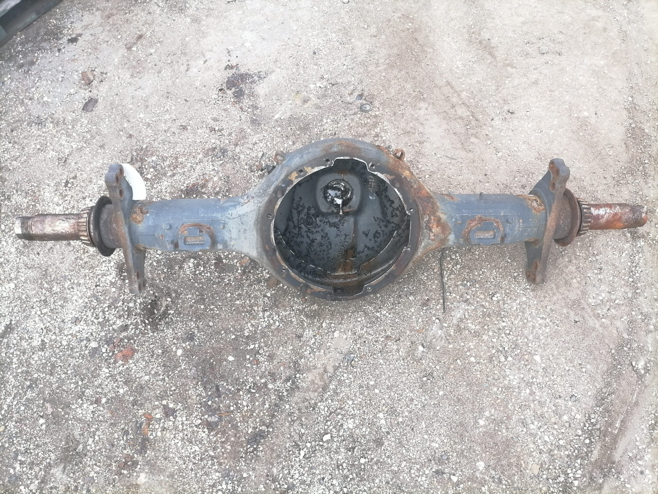 Scania Rear axel housing 1733934 - Eixo e peças para Camião: foto 2 Scania Rear axel housing 1733934 - Eixo e peças para Camião: foto 2