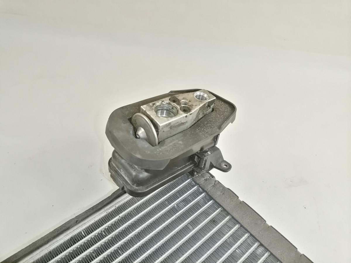 Scania Salongi kliima radiaator 2879041 - Peça universal para Camião: foto 4 Scania Salongi kliima radiaator 2879041 - Peça universal para Camião: foto 4