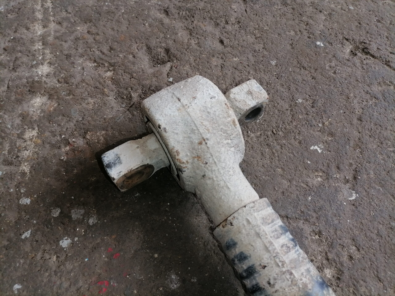 Scania Torque rod 1393298 - Eixo e peças para Camião: foto 3 Scania Torque rod 1393298 - Eixo e peças para Camião: foto 3