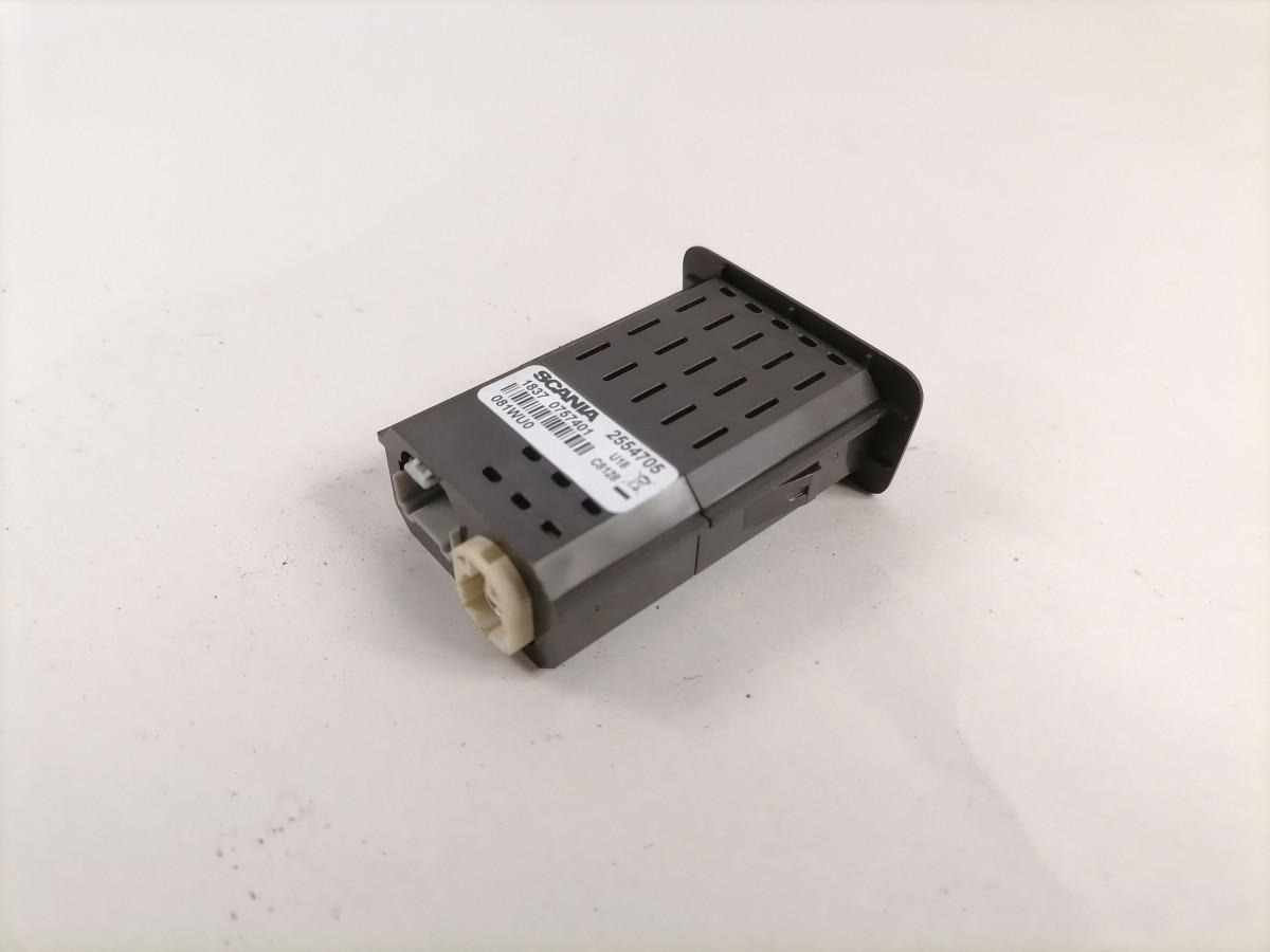 Scania USB/AUX pistikute paneel 2554705 - Sistema elétrico para Camião: foto 3 Scania USB/AUX pistikute paneel 2554705 - Sistema elétrico para Camião: foto 3